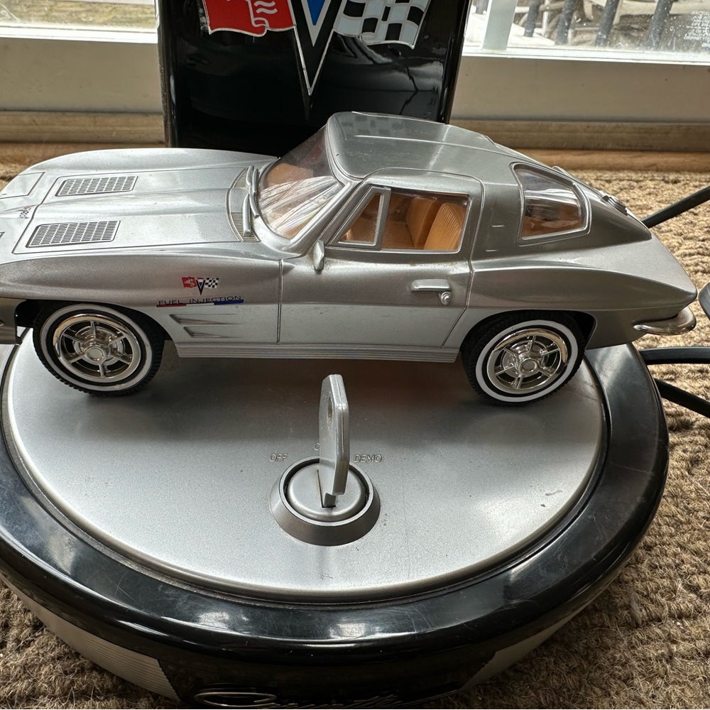Silver Corvette Theme Table Lamp with Model Car - Picture 3 of 7